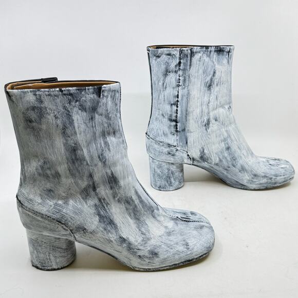 MAISON MARGIELA Painted White Tabi Boots - Picture 2 of 11